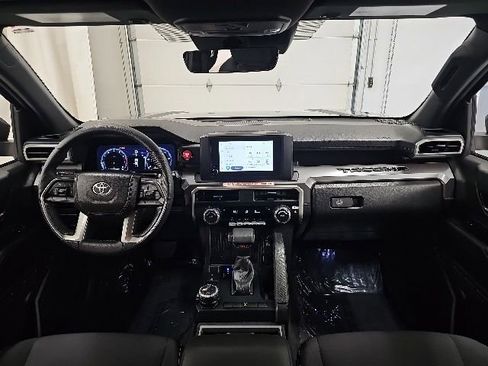 Certified 2025 Toyota Tacoma TRD Off-Road AWD/4WD image 29
