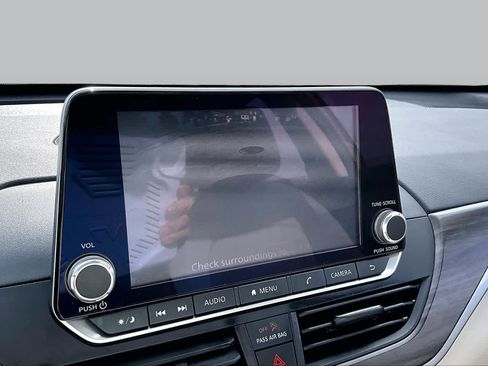 Used 2025 Nissan Altima 2.5 SV FWD image 27