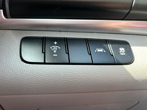 Used 2020 Hyundai Elantra SE image 9