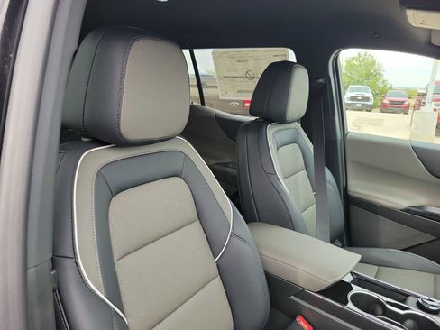New 2026 Chevrolet Equinox LT w/ Convenience Package II FWD image 18
