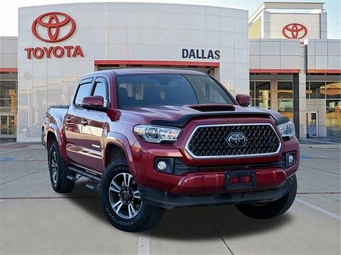 Used 2018 Toyota Tacoma TRD Sport image 1