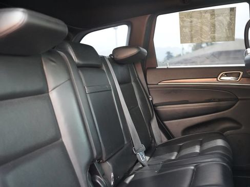 Used 2017 Jeep Grand Cherokee Limited w/ Luxury Group II AWD/4WD image 13