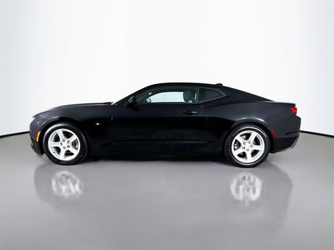 Used 2021 Chevrolet Camaro LT image 4