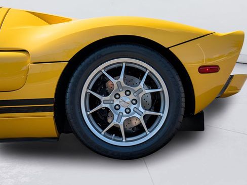Used 2006 Ford GT RWD image 10