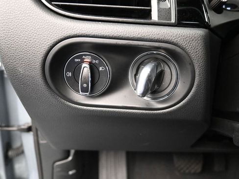 Certified 2025 Porsche Macan AWD/4WD image 23