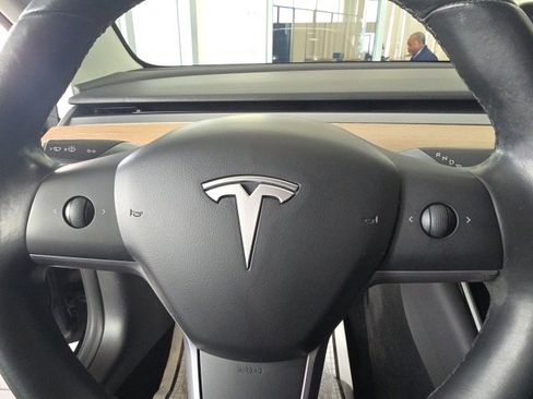 Used 2018 Tesla Model 3 Long Range image 17