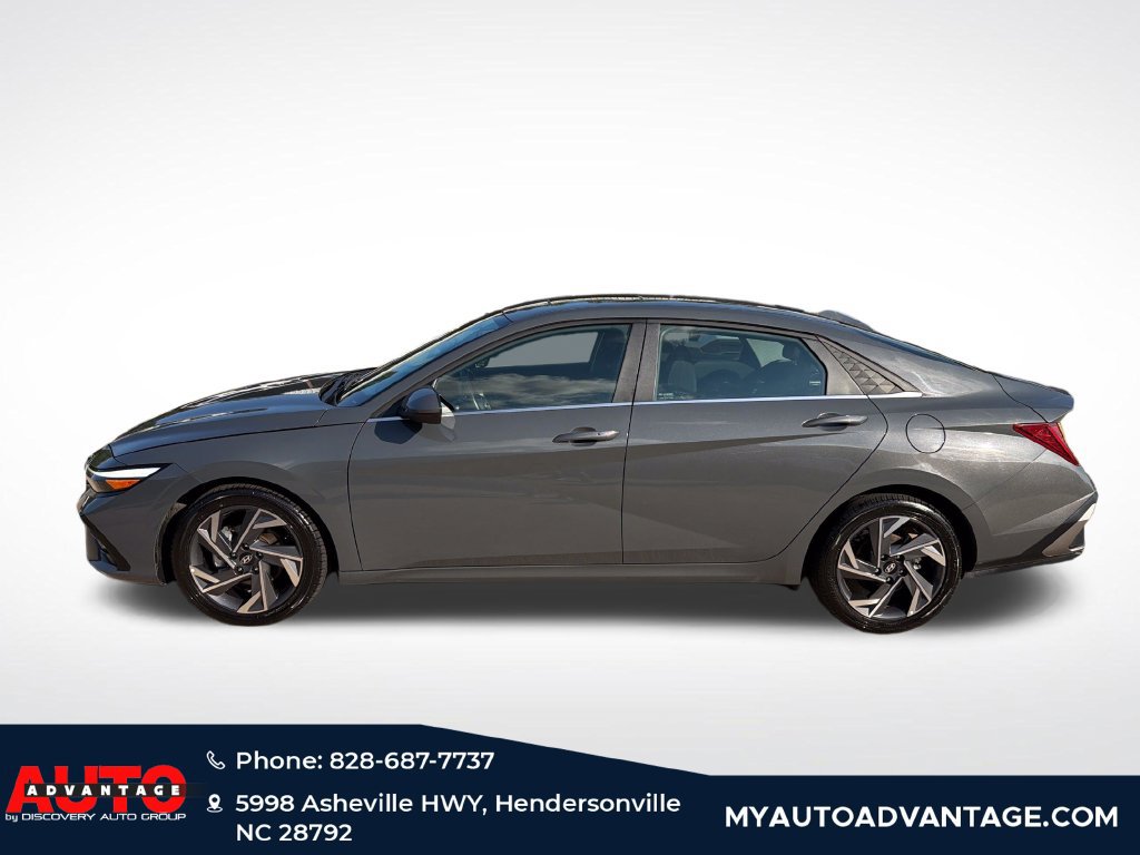 Used 2025 Hyundai Elantra SEL FWD image 8