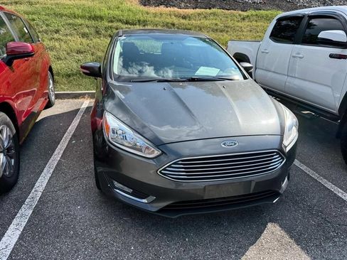Used 2018 Ford Focus Titanium FWD image 3