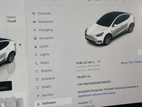 Used 2024 Tesla Model Y Long Range image 27