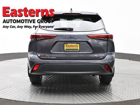 Used 2022 Toyota Highlander LE image 6