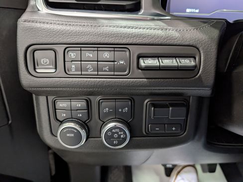 Used 2023 GMC Yukon XL Denali w/ Advanced Technology Package AWD/4WD image 23