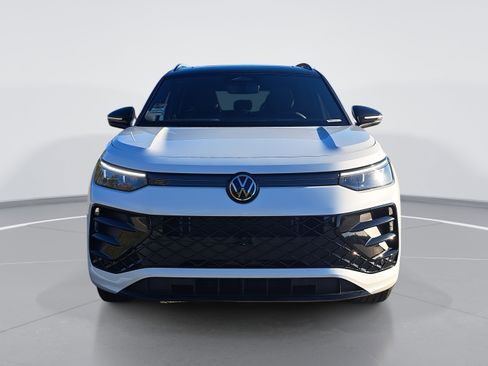 New 2026 Volkswagen Tiguan SE R-Line image 8