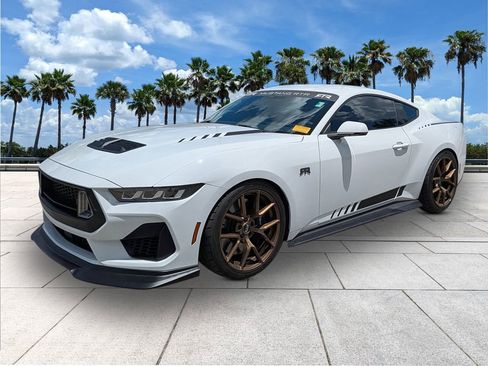Used 2025 Ford Mustang GT Premium w/ GT Performance Package RWD image 4