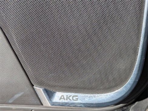 Used 2023 Cadillac Escalade Premium Luxury image 18