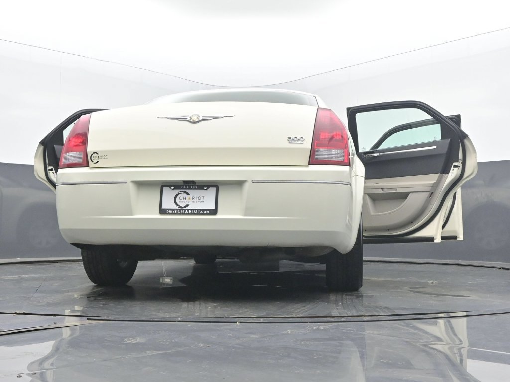 Used 2005 Chrysler 300 Touring w/ Sound Group RWD image 54
