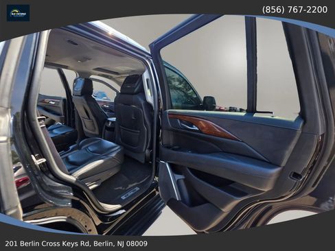 Used 2019 Cadillac Escalade Luxury AWD/4WD image 29