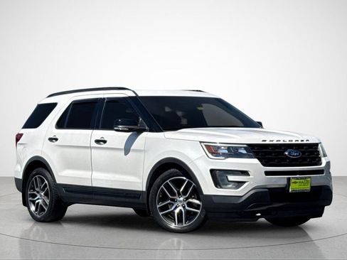 Used 2016 Ford Explorer Sport w/ Equipment Group 401A AWD/4WD image 2