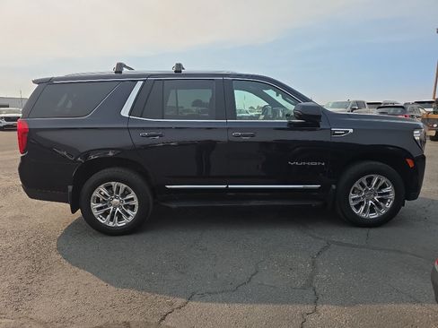 Used 2023 GMC Yukon SLT w/ SLT Premium Package AWD/4WD image 9