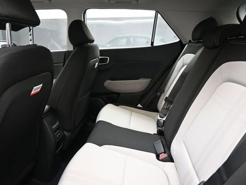 New 2026 Hyundai Venue SEL image 18