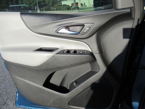 Used 2020 Chevrolet Equinox LT FWD image 19