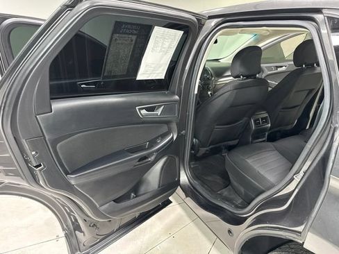 Used 2018 Ford Edge SE FWD image 20