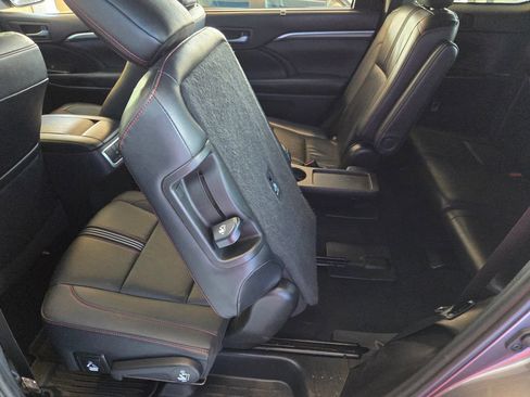 Used 2019 Toyota Highlander SE AWD/4WD image 23