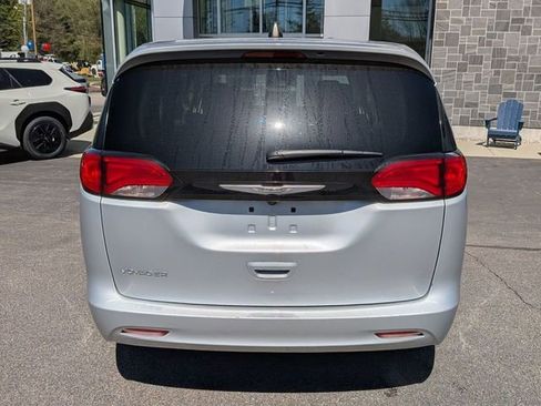 Used 2023 Chrysler Voyager LX FWD image 4