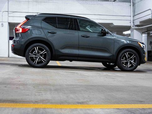 New 2026 Volvo XC40 B5 Core w/ Climate Package image 7