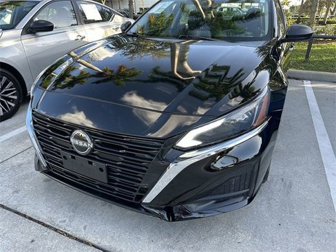 Used 2024 Nissan Altima 2.5 SV image 24