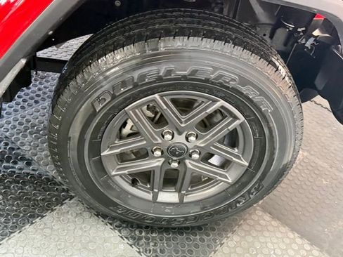 Used 2024 Jeep Gladiator Sport image 14