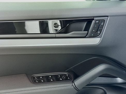 New 2026 Porsche Cayenne Coupe AWD/4WD image 20