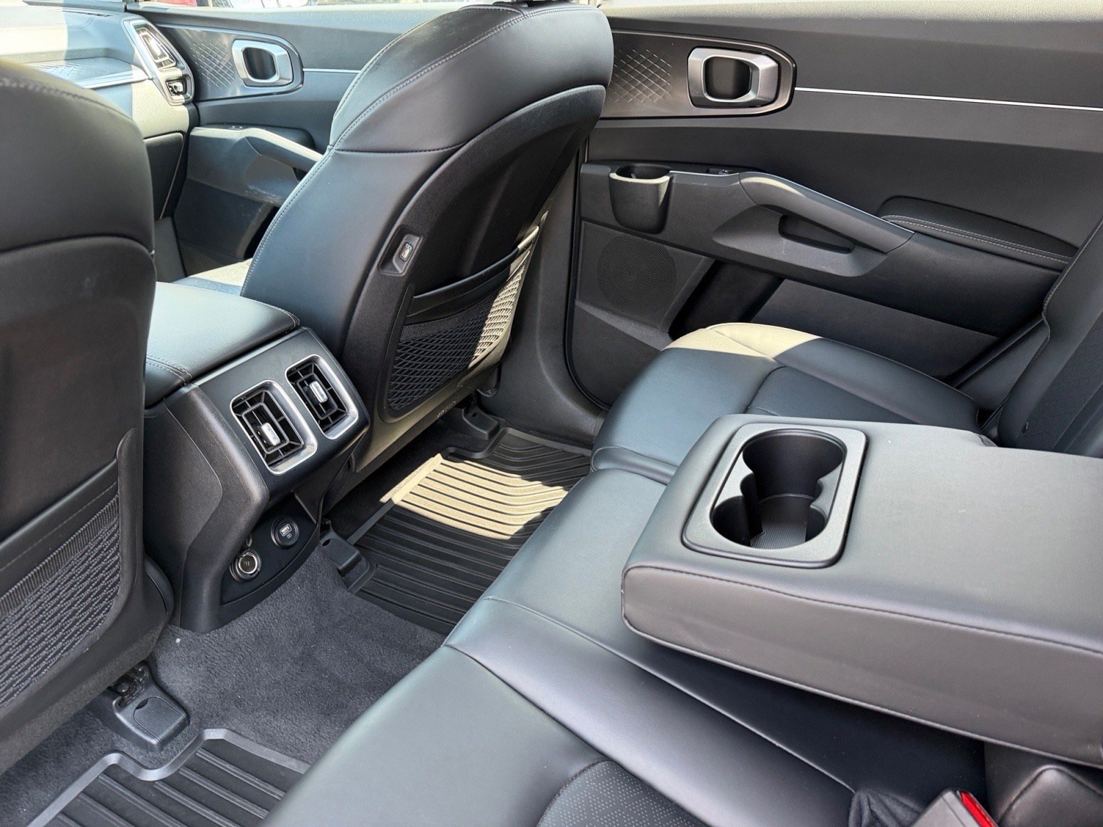 Used 2023 Kia Sorento S w/ Panoramic Sunroof Package FWD image 17