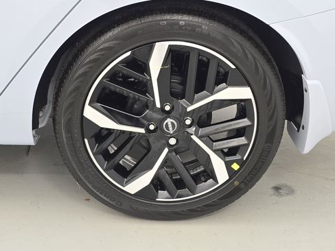 New 2025 Nissan Versa SR w/ Trunk Package image 30