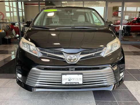 Used 2018 Toyota Sienna Limited Premium AWD/4WD image 2