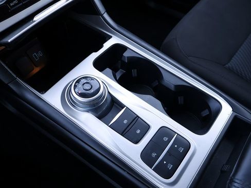 Certified 2024 Ford Explorer XLT RWD image 33