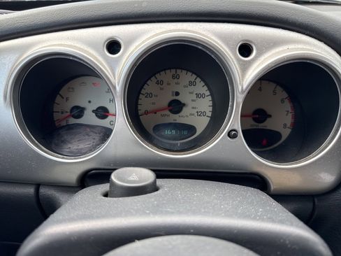 Used 2005 Chrysler PT Cruiser image 17