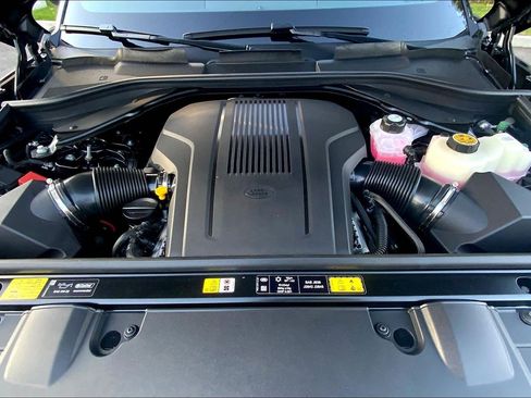 New 2025 Land Rover Range Rover SE image 16