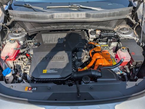 Used 2023 Kia Niro LX image 9