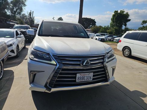 Used 2018 Lexus LX 570 4WD w/ Luxury Package image 2