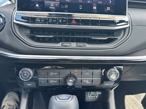 New 2026 Jeep Compass Latitude AWD/4WD image 17