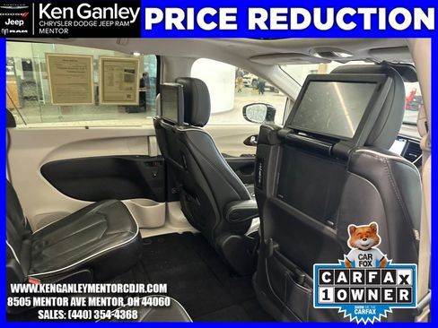 Certified 2023 Chrysler Pacifica Limited w/ Uconnect Theater Family Group image 25