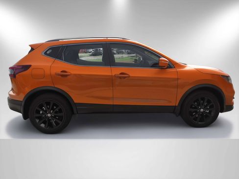 Used 2020 Nissan Rogue Sport SV FWD image 3