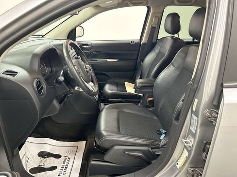 Used 2017 Jeep Compass Latitude AWD/4WD image 9