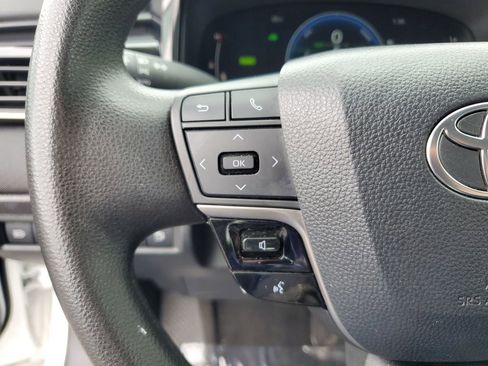 Used 2025 Toyota Camry LE FWD image 18