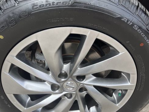 Used 2014 Nissan Rogue SL FWD image 11