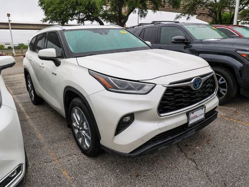 Used 2020 Toyota Highlander Limited image 6