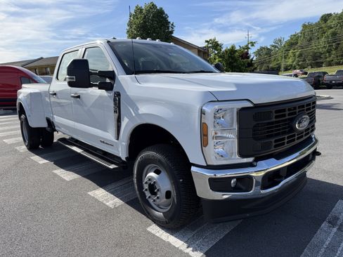 New 2026 Ford F350 XL w/ XL Driver Assist Package AWD/4WD image 3