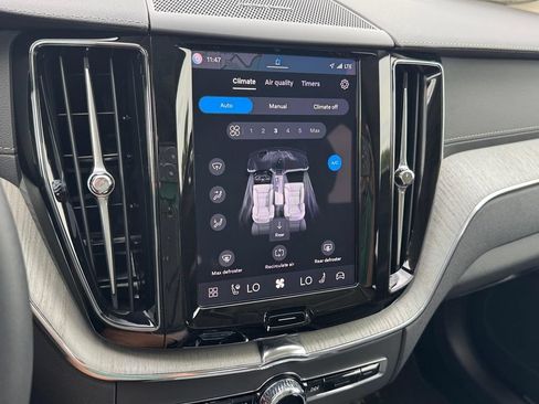Certified 2025 Volvo XC60 B5 Ultra AWD/4WD image 17