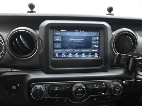 Used 2023 Jeep Gladiator Sport AWD/4WD image 4