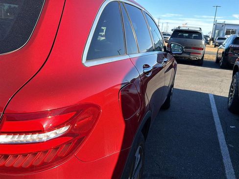 Used 2019 Mercedes-Benz GLC 300 4MATIC image 6
